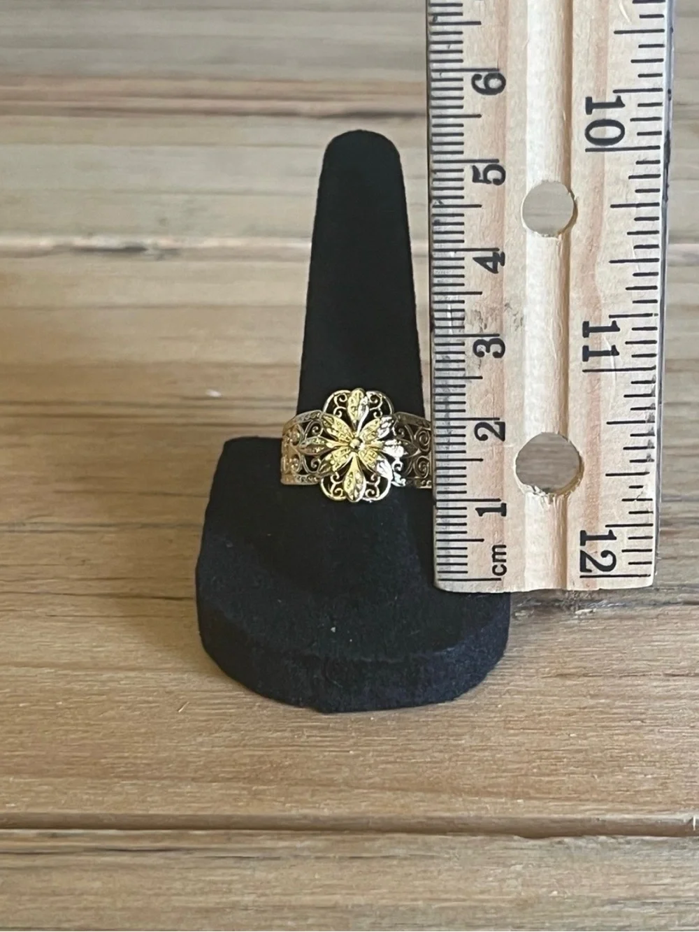 Gold Tone Floral Filigree Fashion Ring-NWOT-Size 7.5